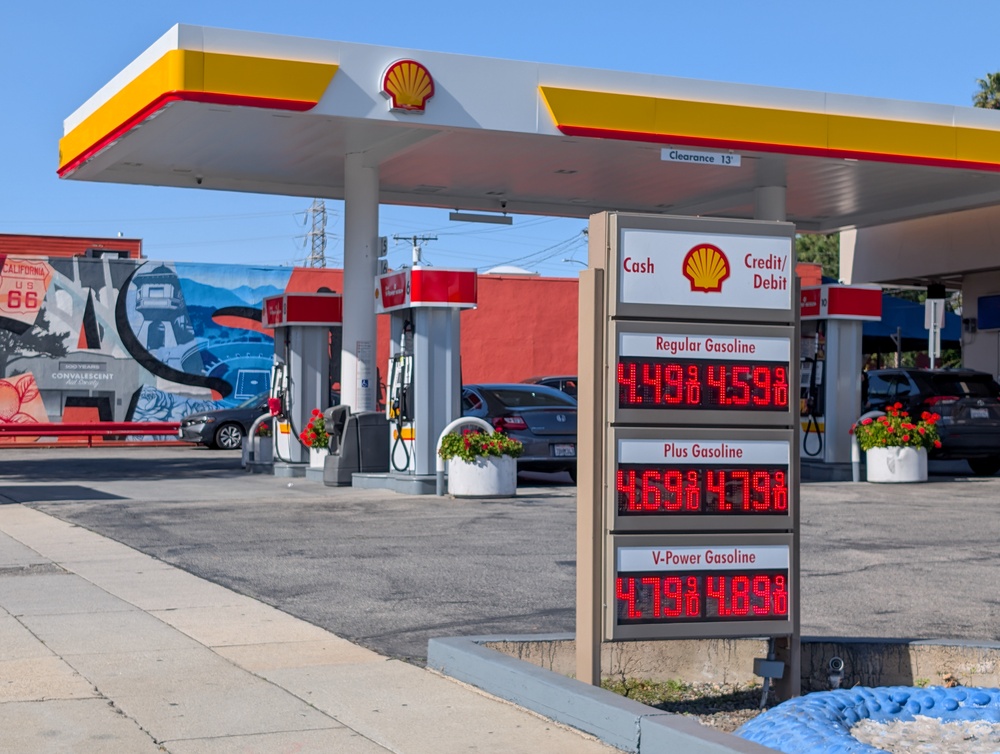 Gas prices at Shell station in Pasadena, January 2026